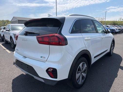 Snow White Pearl 2022 Kia Niro LX