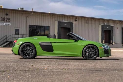 Green 2018 Audi R8 5.2 V10 plus