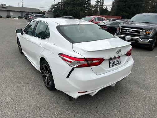 2020 Toyota Camry SE