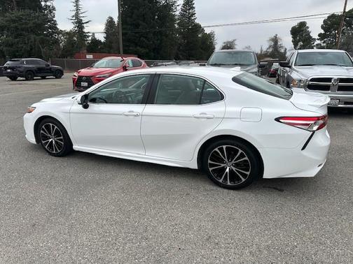 2020 Toyota Camry SE