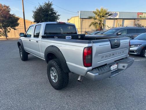2004 Nissan Frontier XE-V6 Crew Cab