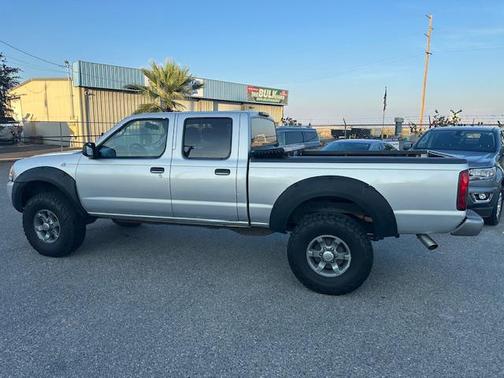 2004 Nissan Frontier XE-V6 Crew Cab