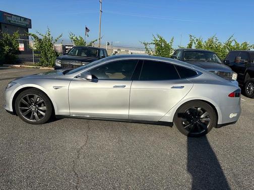 2015 Tesla Model S 85