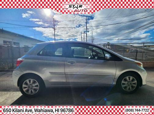 Photo 5 of 9 of 2014 Toyota Yaris LE