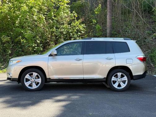 Champagne 2013 Toyota Highlander Limited
