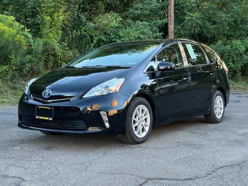 2013 Toyota Prius v Five