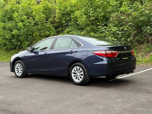 Parisian Night Pearl 2017 Toyota Camry LE