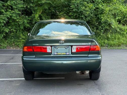 Woodland Pearl 2000 Toyota Camry LE