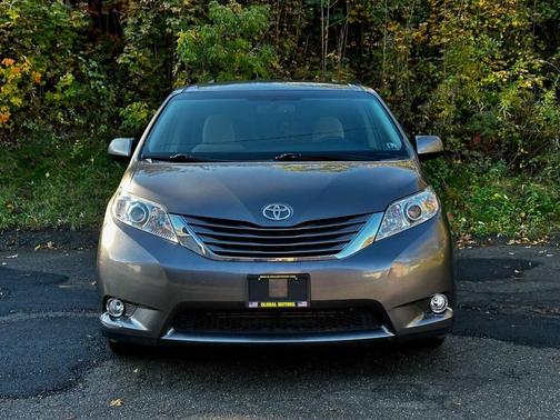 2017 Toyota Sienna LE