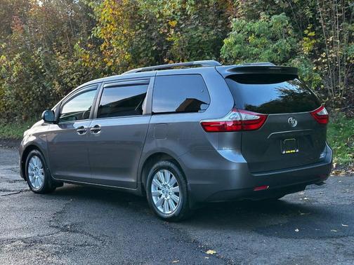 2017 Toyota Sienna LE