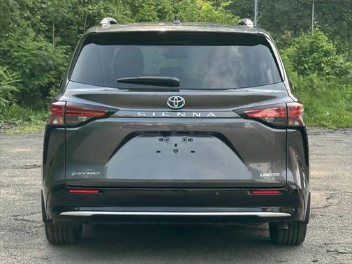 2025 Toyota Sienna Limited 7-Passenger
