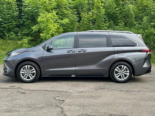 2025 Toyota Sienna Limited 7-Passenger