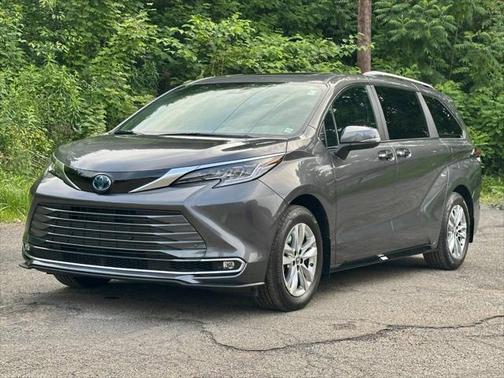 2025 Toyota Sienna Limited 7-Passenger