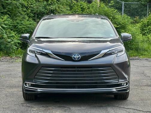 2025 Toyota Sienna Limited 7-Passenger