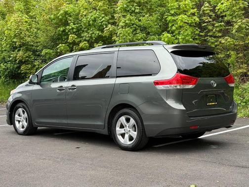 Cypress Pearl 2014 Toyota Sienna LE