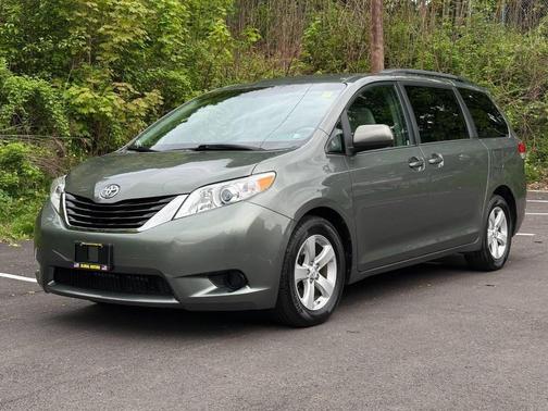 Cypress Pearl 2014 Toyota Sienna LE