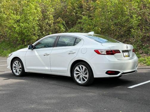 Off White 2018 Acura ILX AcuraWatch Plus Package