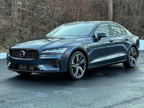 2022 Volvo S60 Recharge Plug-In Hybrid T8 R-Design Expression
