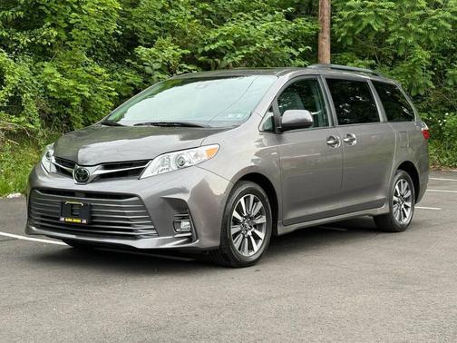 Pewter 2018 Toyota Sienna XLE Premium