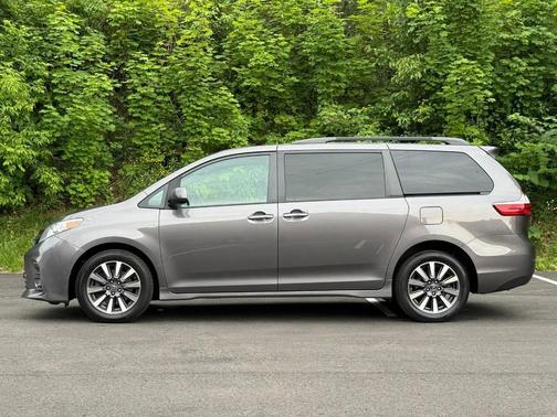 Pewter 2018 Toyota Sienna XLE Premium
