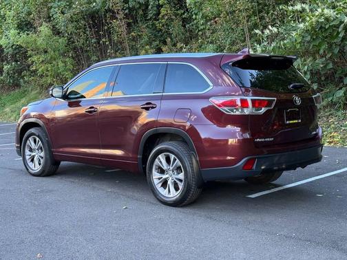 Burgundy 2015 Toyota Highlander XLE