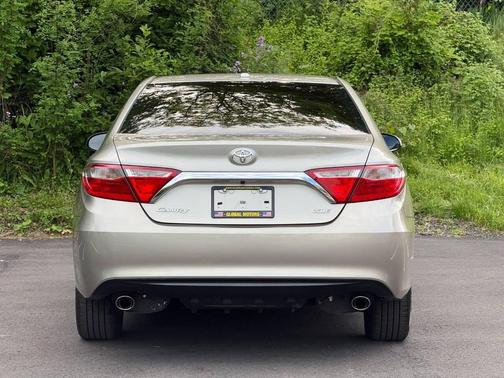 Creme Brulee Mica 2017 Toyota Camry XLE