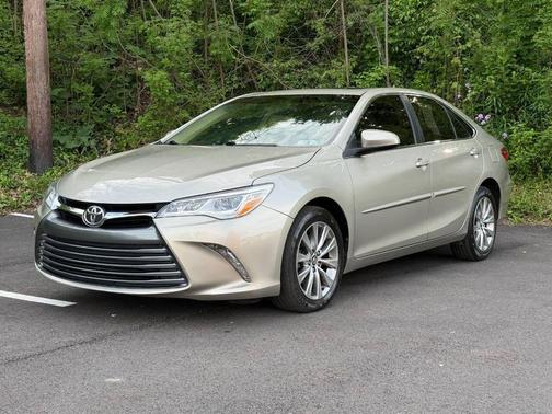 Creme Brulee Mica 2017 Toyota Camry XLE