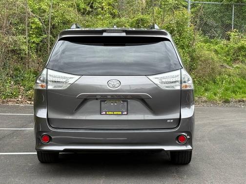 Predawn Gray Mica 2018 Toyota Sienna SE Premium