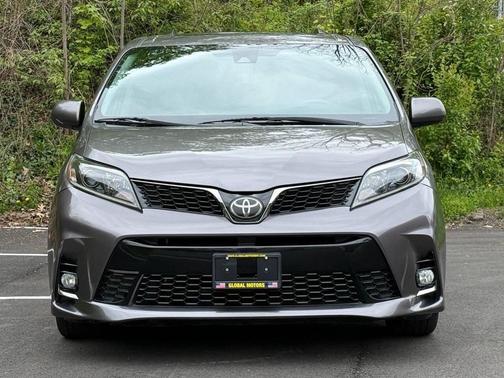 Predawn Gray Mica 2018 Toyota Sienna SE Premium