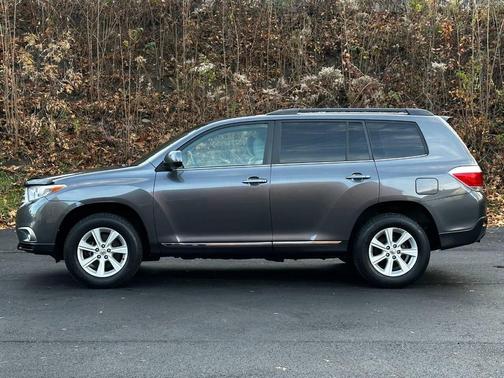 2012 Toyota Highlander SE