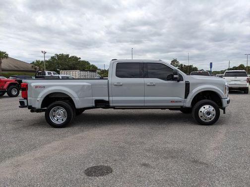 Avalanche 2025 Ford F-450 Platinum