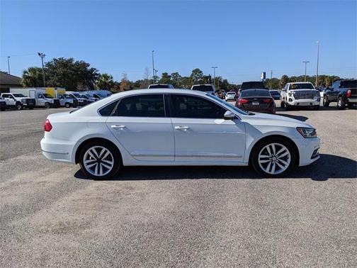 2016 Volkswagen Passat 1.8T SEL