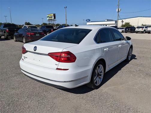 2016 Volkswagen Passat 1.8T SEL