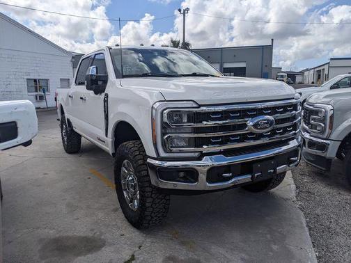 Star White Metallic Tri-Coat 2023 Ford F-350 Lariat