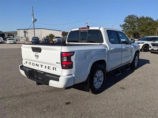 2022 Nissan Frontier SV