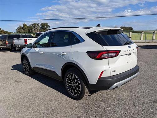 2026 Ford Escape PHEV SE