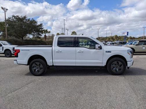 2025 Ford F-150 Lightning LARIAT