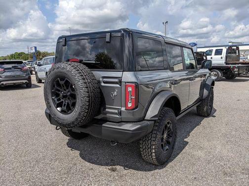 Carbonized Gray Metallic 2026 Ford Bronco Badlands