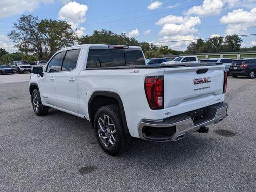 Summit White 2025 GMC Sierra 1500 SLE