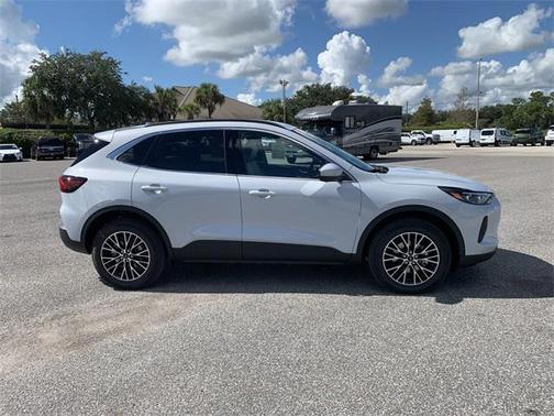 2026 Ford Escape PHEV SE