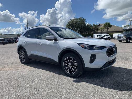 2026 Ford Escape PHEV SE