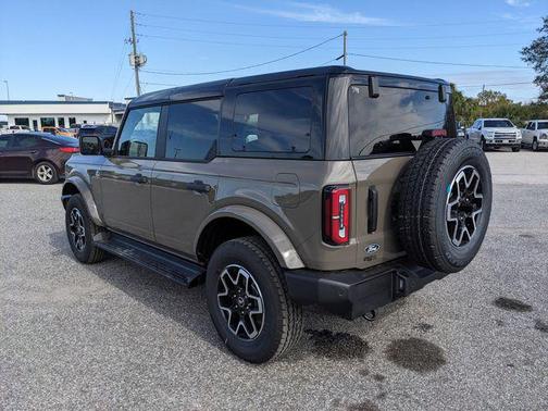 2026 Ford Bronco Outer Banks