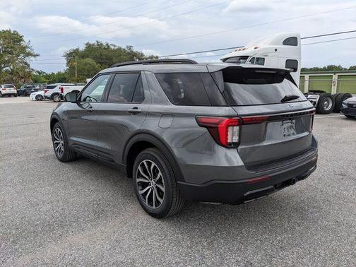 Carbonized Gray Metallic 2026 Ford Explorer ST-Line