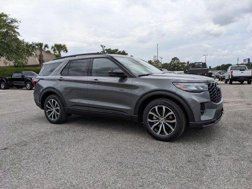 Carbonized Gray Metallic 2026 Ford Explorer ST-Line