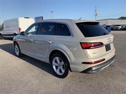 2024 Audi Q7 45 Premium Plus