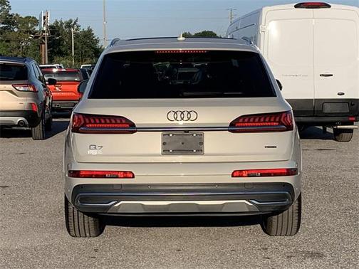 2024 Audi Q7 45 Premium Plus
