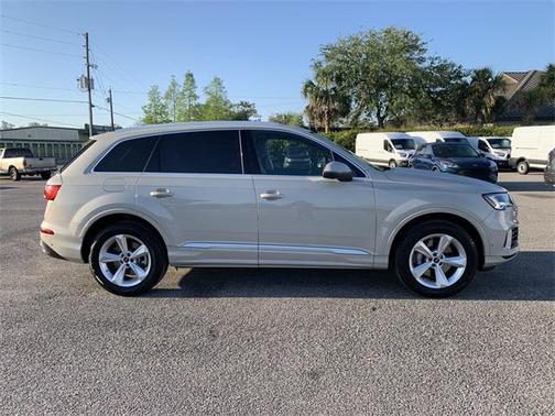 2024 Audi Q7 45 Premium Plus