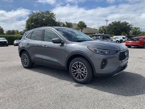 2026 Ford Escape PHEV SE