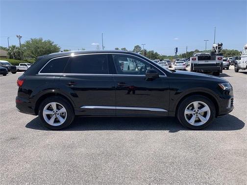 2024 Audi Q7 45 Premium Plus