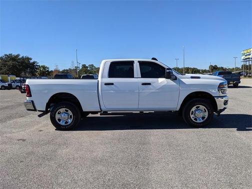 2025 RAM 2500 Tradesman Crew Cab 4x4 6'4' Box